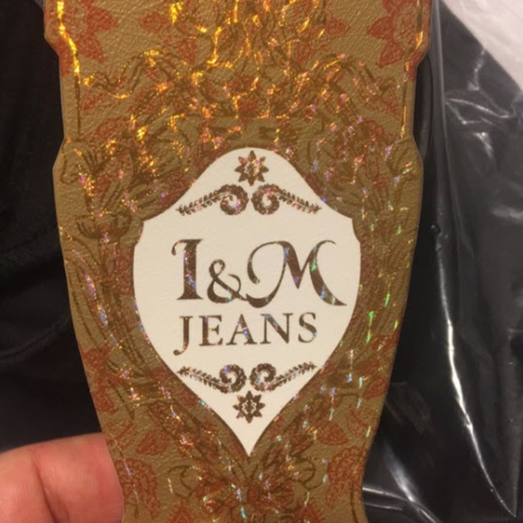 DONATED!! Three button - Picture 7 of 8